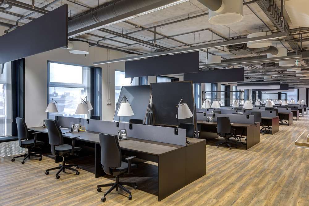 Thiết kế nội thất văn phòng hiện đại với không gian mở. 