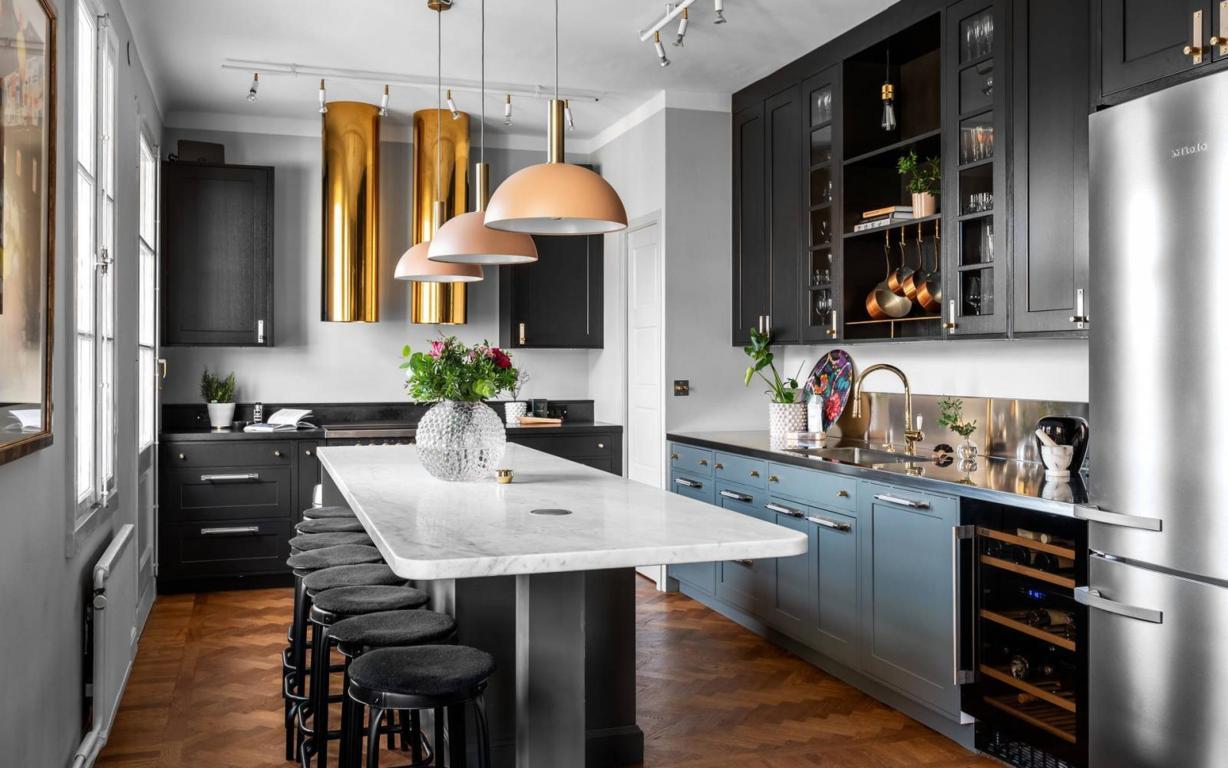 Phong cách thiết kế nội thất phòng bếp nhà ống hiện đại được ưa chuộng nhất hiện nay. 